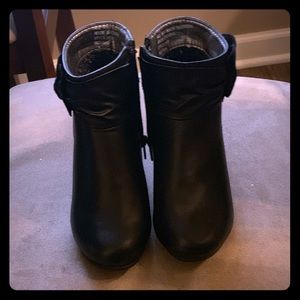 Like new toddler ankle booties!